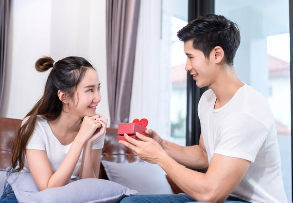 當(dāng)你讀完婚外戀的三大定律就知道真正的答案